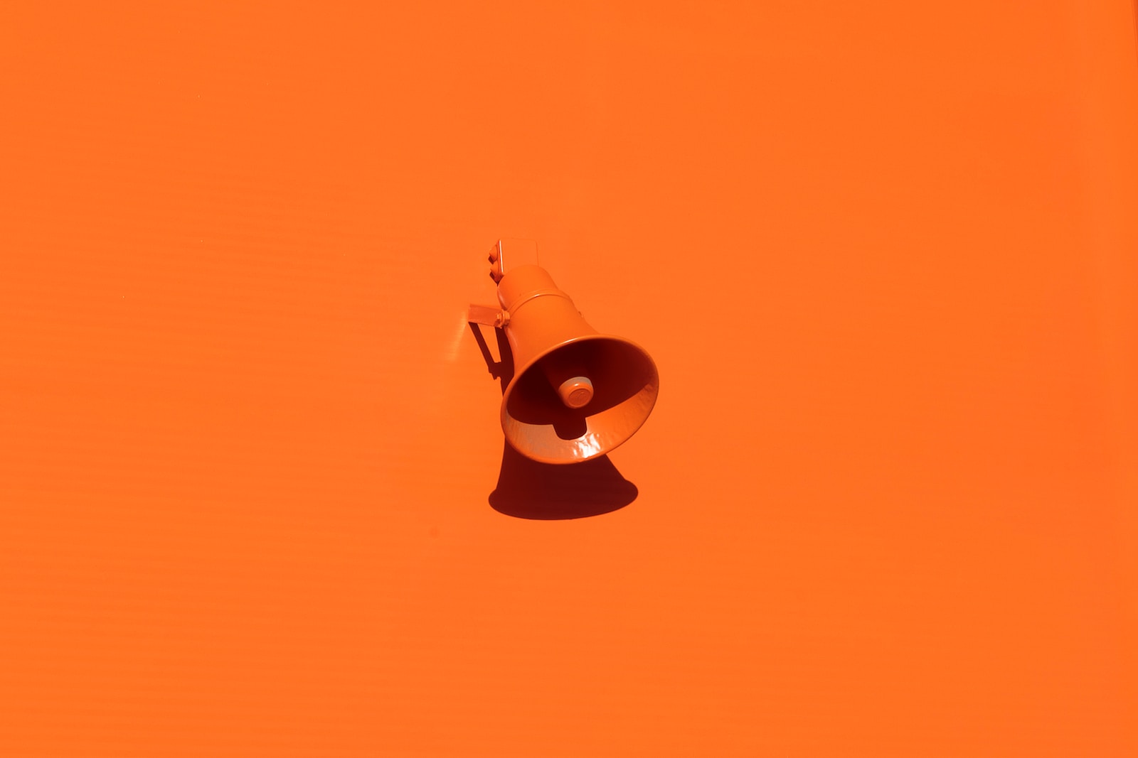orange megaphone on orange wall gadget Cerises