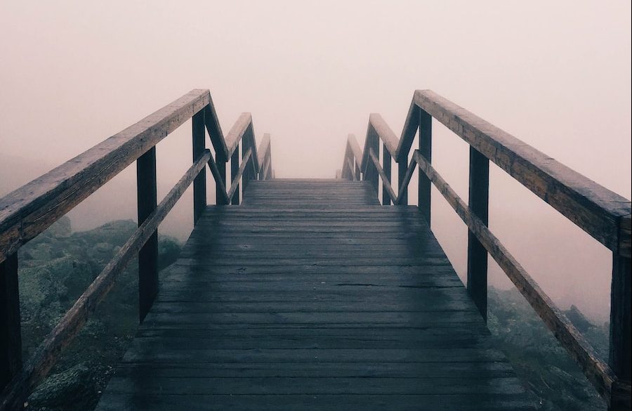 black wooden stairway covered with fog recadrée