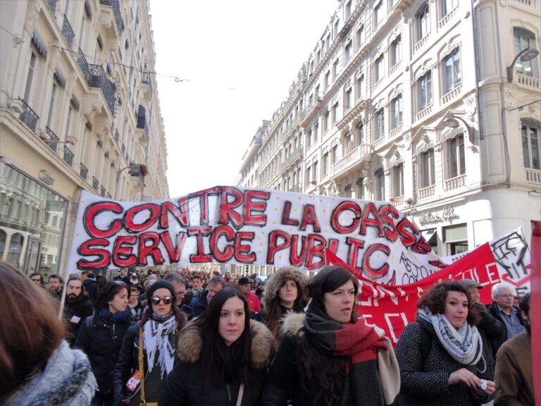 Contre la casse du service public